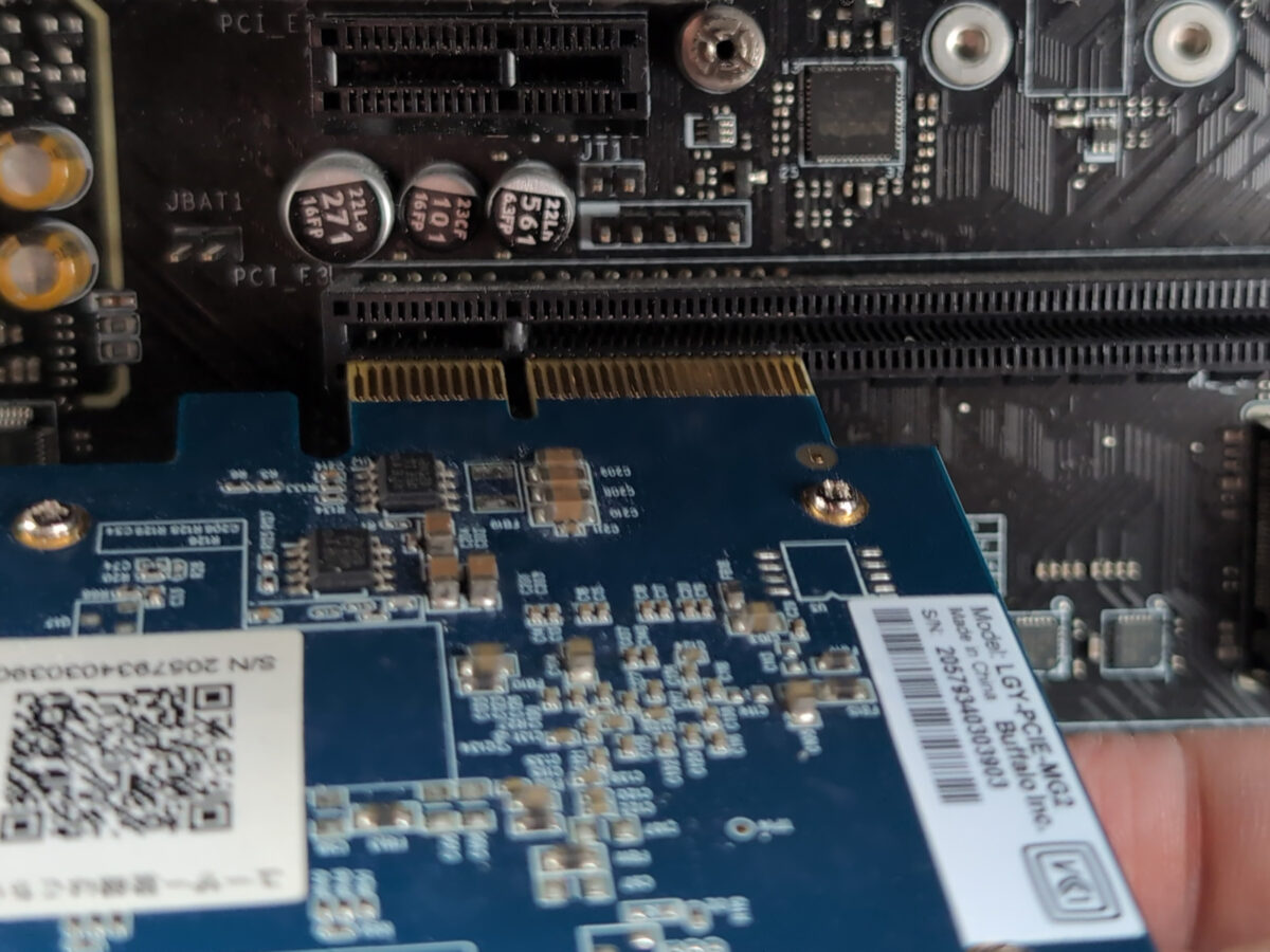 PCI Express(x16)に(x4)を取り付ける