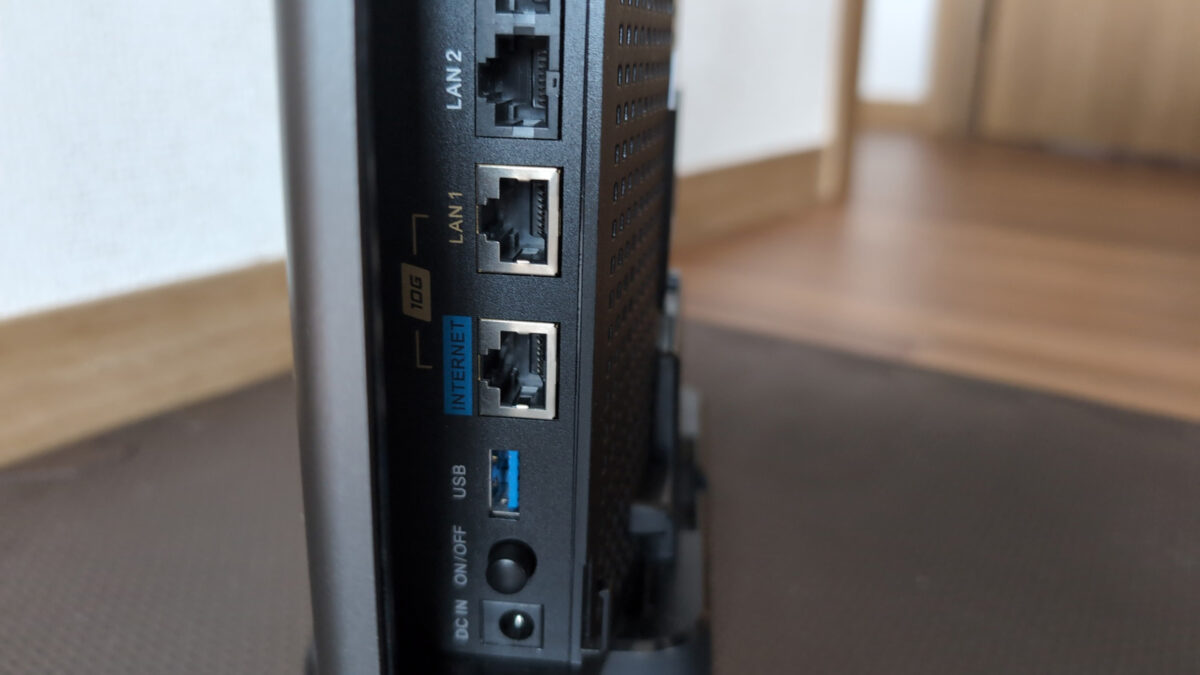 BUFFALO製の10G対応ルーター(WXR-11000XE12/N)の写真